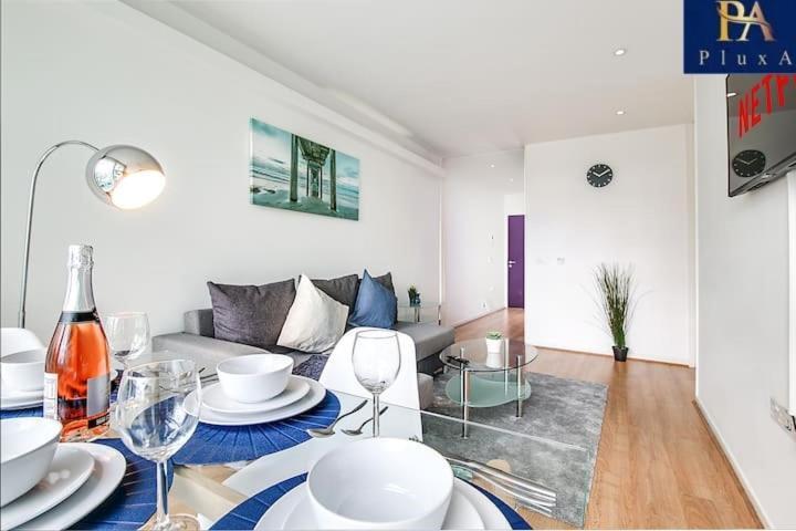 Pluxa Azure Cubic - Azure Cityview, Corporate Stays Welcome เบอร์มิงแฮม ภายนอก รูปภาพ